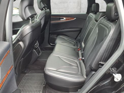 Used 2017 Lincoln MKX Select w/ Select Plus Package AWD/4WD image 8