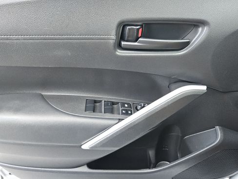 Used 2022 Toyota Corolla Cross LE w/ Moonroof Package FWD image 16