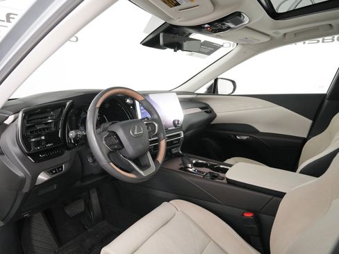 Used 2023 Lexus RX 350 w/ Luxury Package image 10