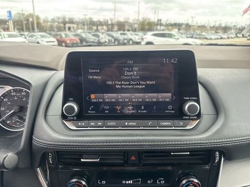 Used 2022 Nissan Rogue SV image 16