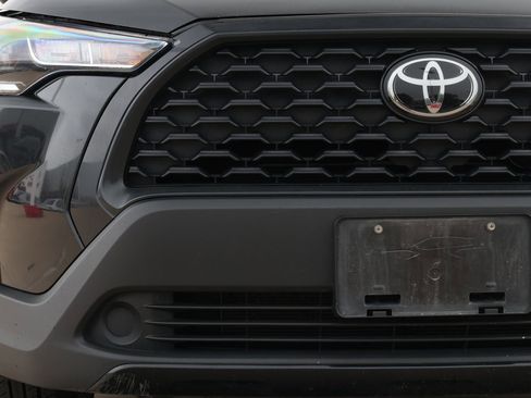 Used 2024 Toyota Corolla Cross LE image 10