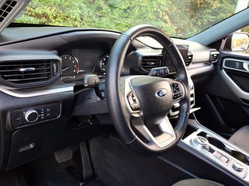 Used 2022 Ford Explorer XLT image 14
