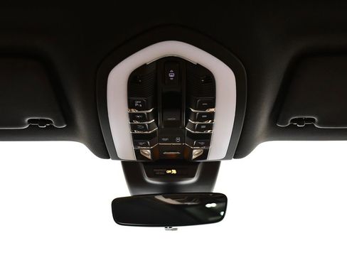 Used 2025 Porsche Macan image 17