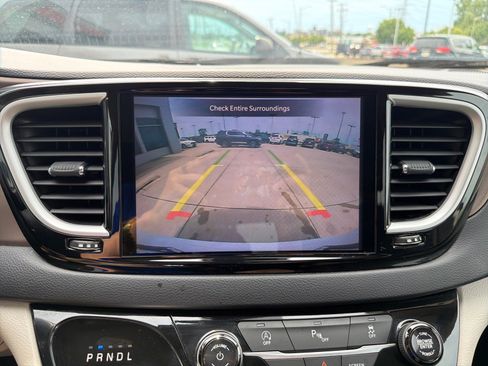 Used 2022 Chrysler Voyager LX FWD image 19