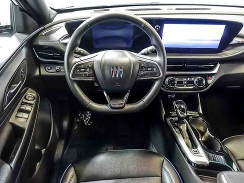 Certified 2025 Buick Envista Sport Touring FWD image 16
