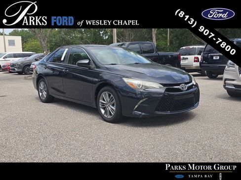 Used 2015 Toyota Camry SE FWD image 1