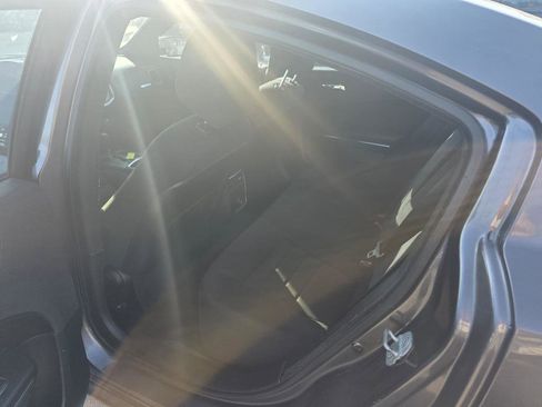 Used 2013 Dodge Charger SE image 7