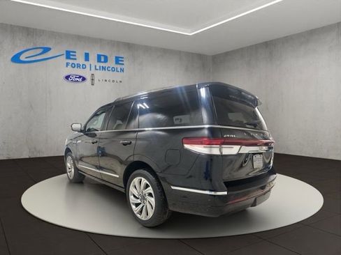 Used 2024 Lincoln Navigator Premiere image 8