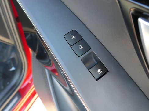 Used 2023 Kia Niro SX image 25