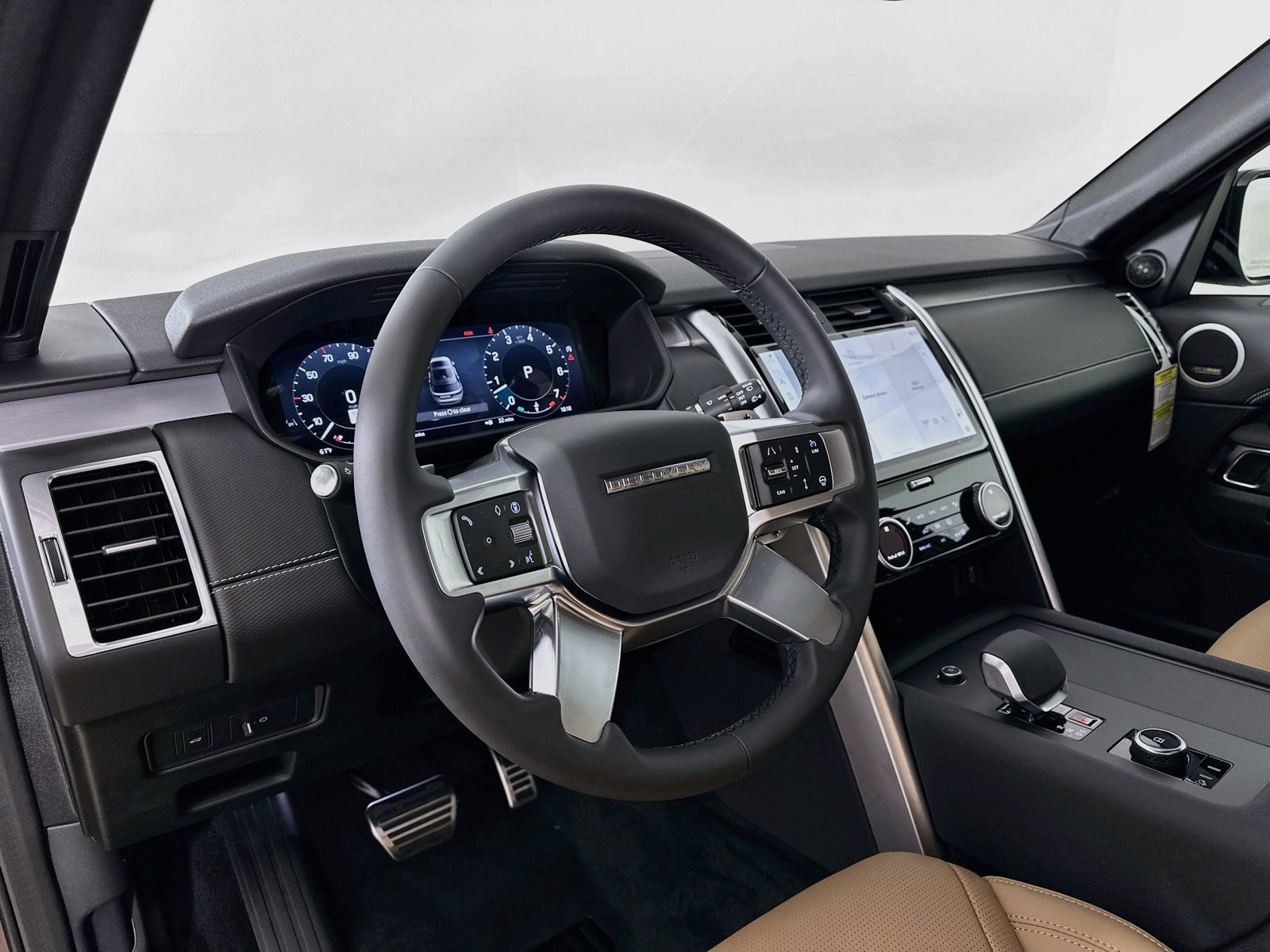 New 2026 Land Rover Discovery Limited Edition AWD/4WD image 32