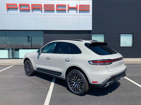 Used 2025 Porsche Macan image 8