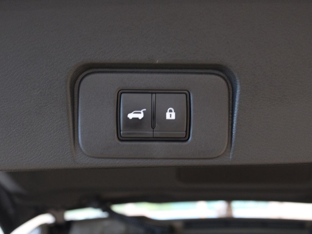 Used 2024 Nissan Rogue SV FWD image 33