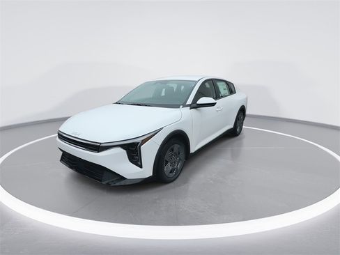 New 2025 Kia K4 LX image 4