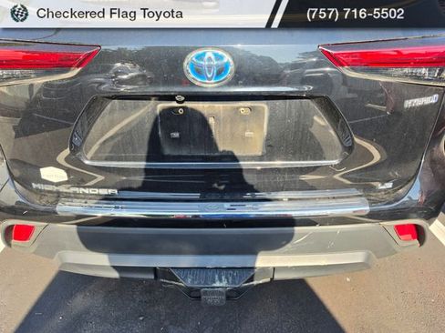 Used 2021 Toyota Highlander LE AWD/4WD image 7