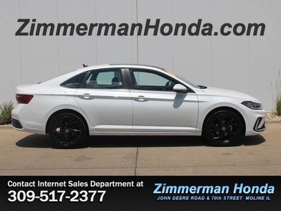 Used 2025 Volkswagen Jetta SE w/ Sunroof Package