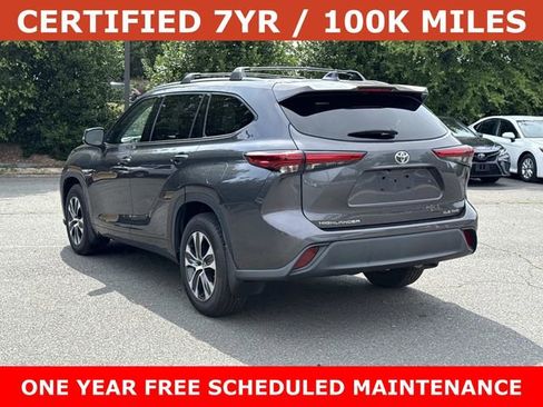 Used 2021 Toyota Highlander XLE AWD/4WD image 4