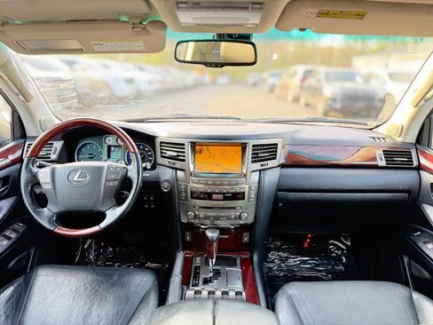 Used 2011 Lexus LX 570 4WD w/ Luxury Pkg image 24