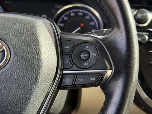 Used 2019 Toyota Camry XLE image 25