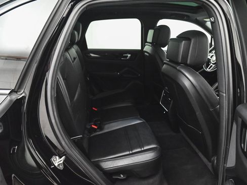 Used 2023 Porsche Cayenne image 31