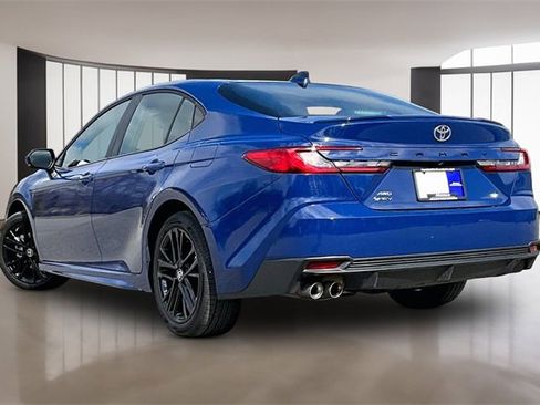 Used 2025 Toyota Camry SE image 4