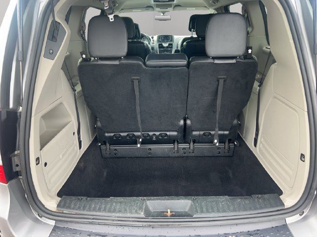 Used 2015 Chrysler Town & Country Touring-L w/ Driver Convenience Group FWD image 26
