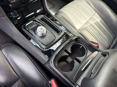 Used 2019 Chrysler 300 S RWD image 21