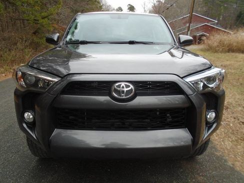Used 2018 Toyota 4Runner SR5 4x2 4dr SUV image 2