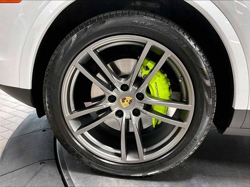 Used 2023 Porsche Cayenne Platinum Edition image 14