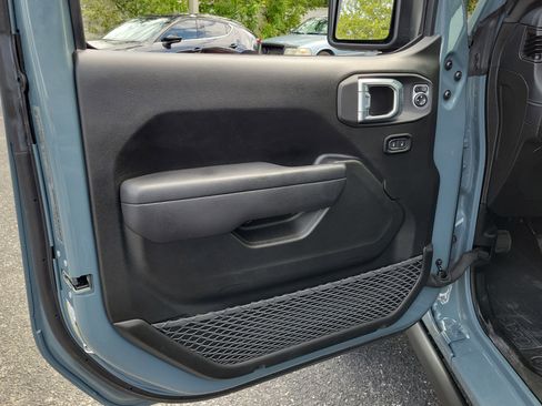 Used 2024 Jeep Wrangler Rubicon w/ Technology Group AWD/4WD image 20