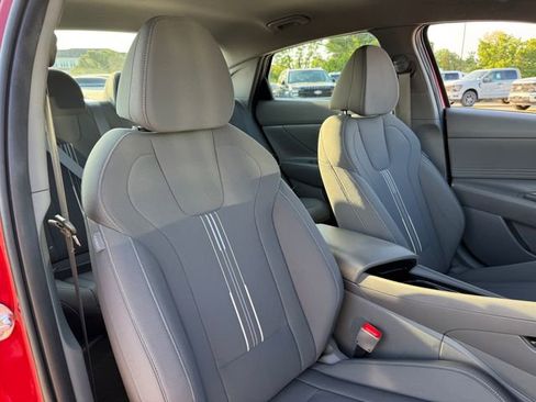 Used 2023 Hyundai Elantra SEL w/ Convenience Package FWD image 19