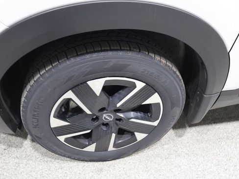 Used 2025 Nissan Kicks SV AWD/4WD image 9