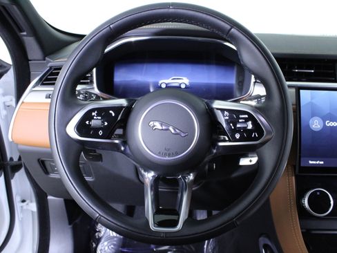Used 2025 Jaguar F-PACE R-Dynamic S image 21