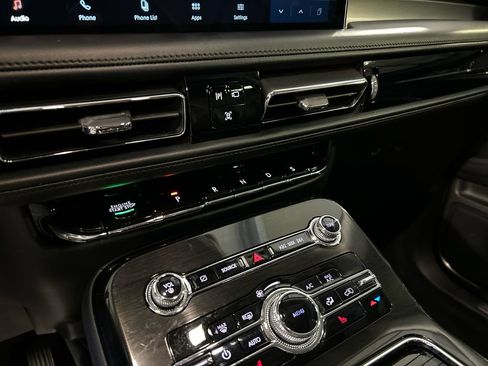 Used 2023 Lincoln Nautilus FWD image 18