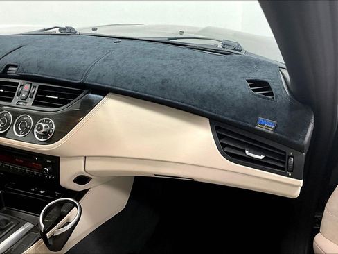 Used 2010 BMW Z4 sDrive35i image 17