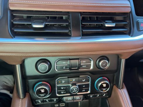 Used 2021 Chevrolet Suburban High Country w/ Premium Package image 34