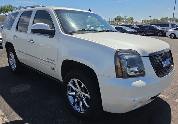 Used 2010 GMC Yukon Denali AWD/4WD image 1