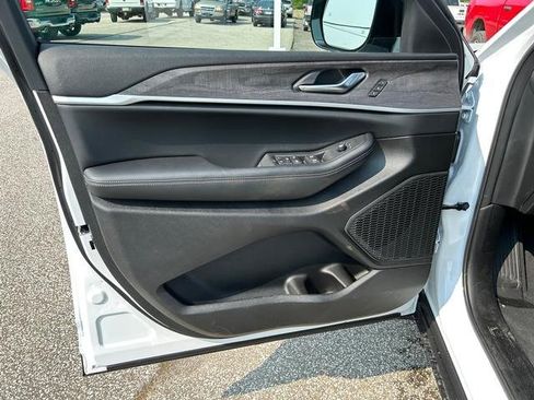 New 2025 Jeep Grand Cherokee Limited w/ Trailer Tow Package image 10