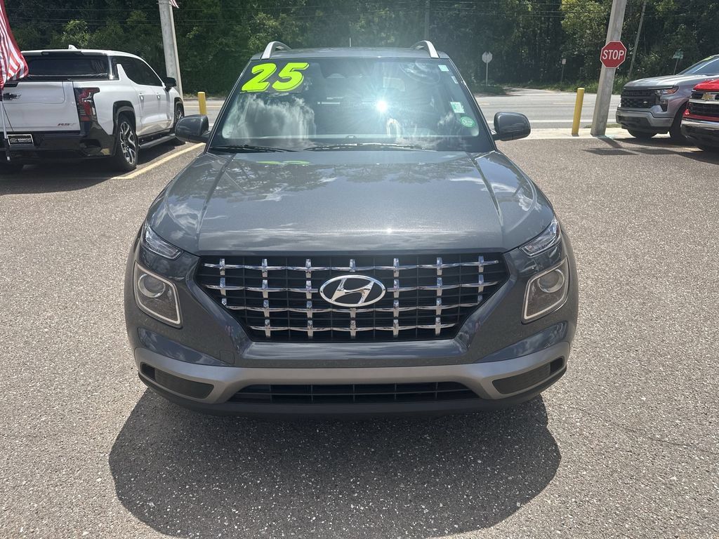 Used 2025 Hyundai Venue SEL FWD image 11