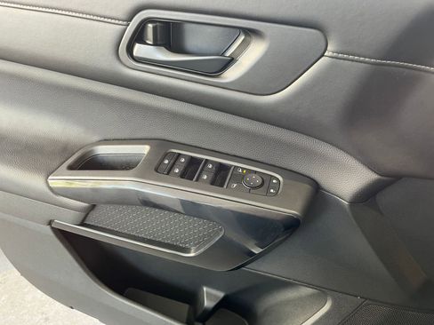 Used 2025 Nissan Pathfinder SV image 20