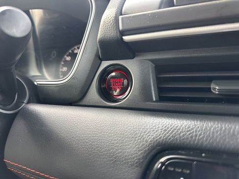 Used 2025 Honda Pilot Sport image 22