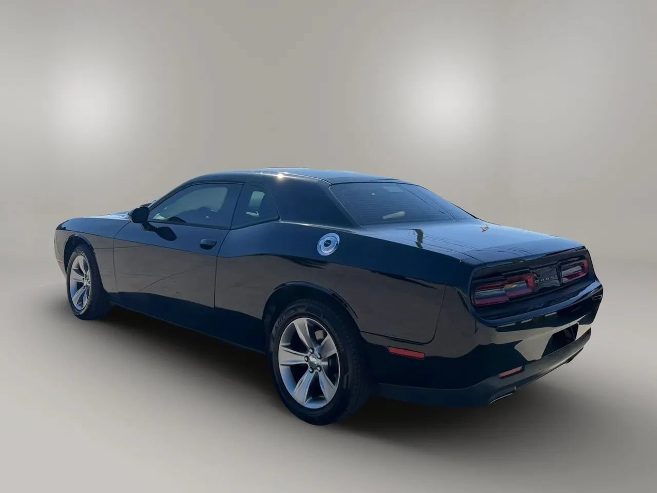 Used 2016 Dodge Challenger SXT RWD image 7