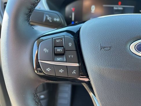 Used 2025 Ford Escape SE image 9