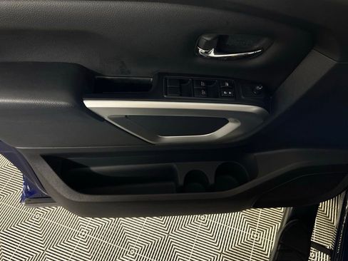 Used 2024 Nissan Titan SV w/ SV Convenience Package image 23