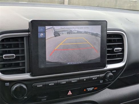 Used 2024 Hyundai Venue SEL image 21