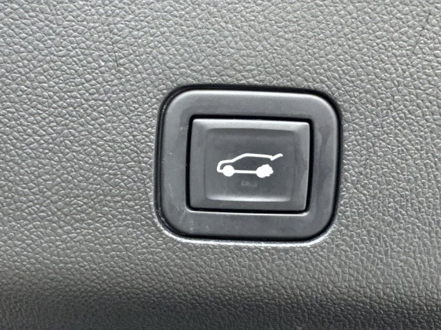 Used 2022 Cadillac Escalade ESV Luxury w/ LPO, Illumination Package AWD/4WD image 14