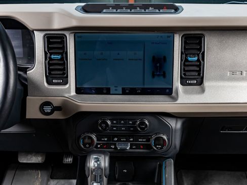 Used 2024 Ford Bronco Wildtrak image 23