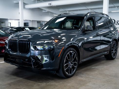 Used 2026 BMW X7 xDrive40i w/ Executive Package AWD/4WD image 3