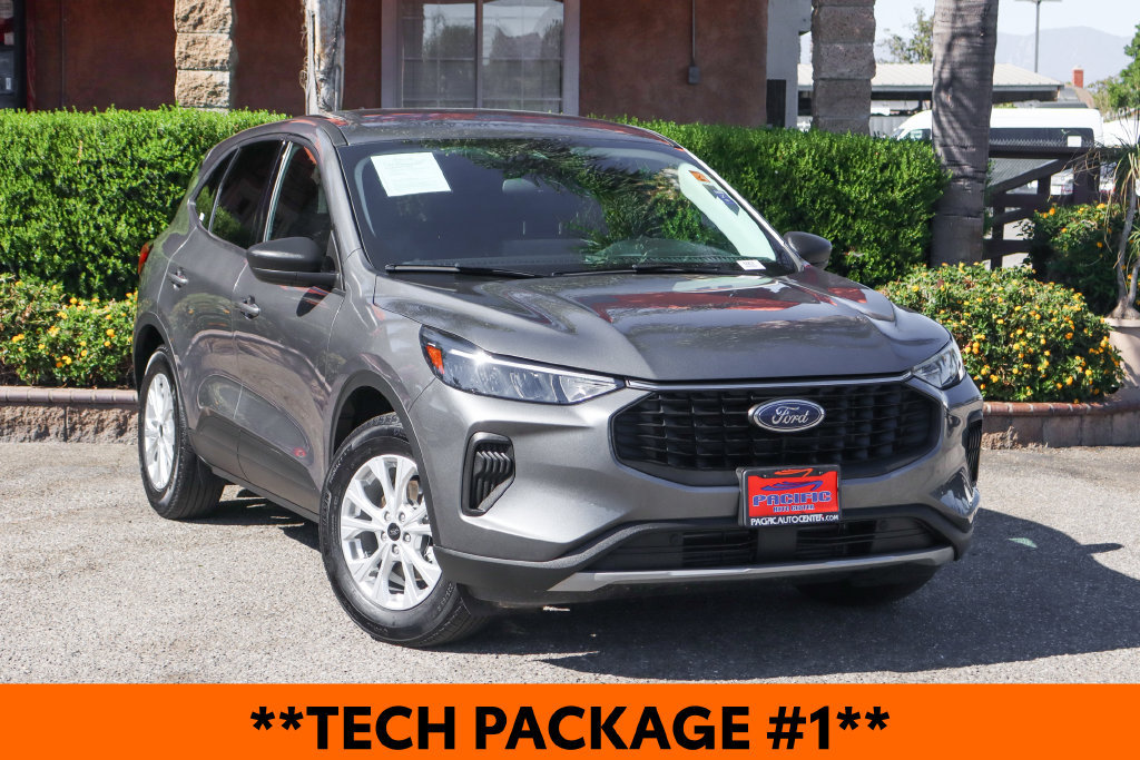 Used 2025 Ford Escape Active w/ Tech Pack #1 FWD image 2