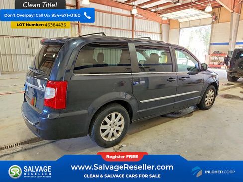 Used 2013 Chrysler Town & Country Touring image 4