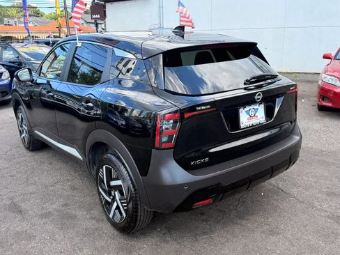 Used 2025 Nissan Kicks SV FWD image 5